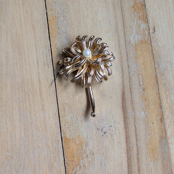 120 Flower brooch - gold - Picture 1 of 5